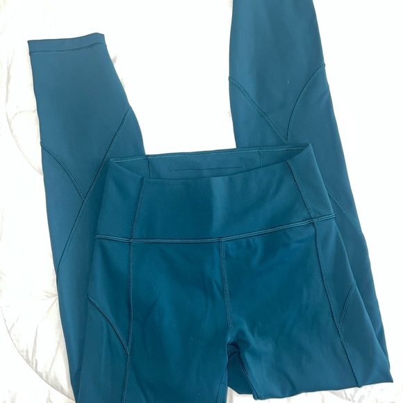Lululemon In Movement Tight 25" *Everlux in Bermuda Teal Size 4 - Picture 6 of 13